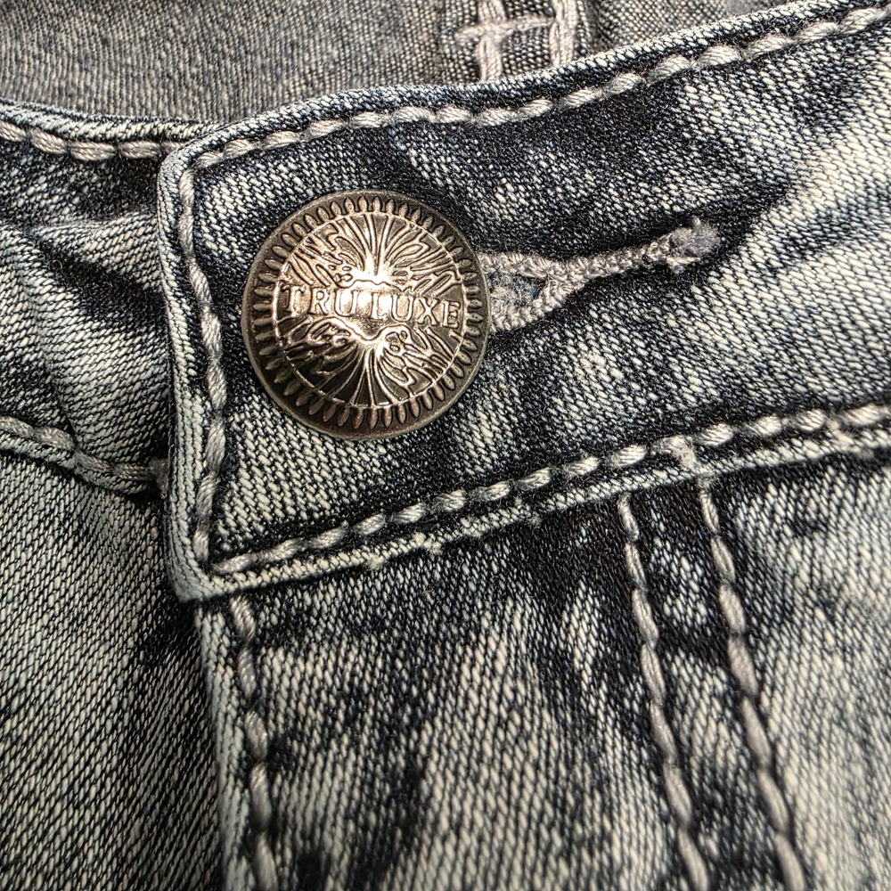 True Luxe Toronto Embellished Fleur De Lis Capri Jeans Women's 31 Blue Denim Y2K - Picture 7 of 16